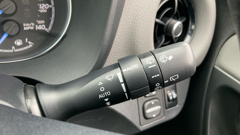 Toyota Yaris 1.5 VVT-i Icon 5dr Petrol Hatchback